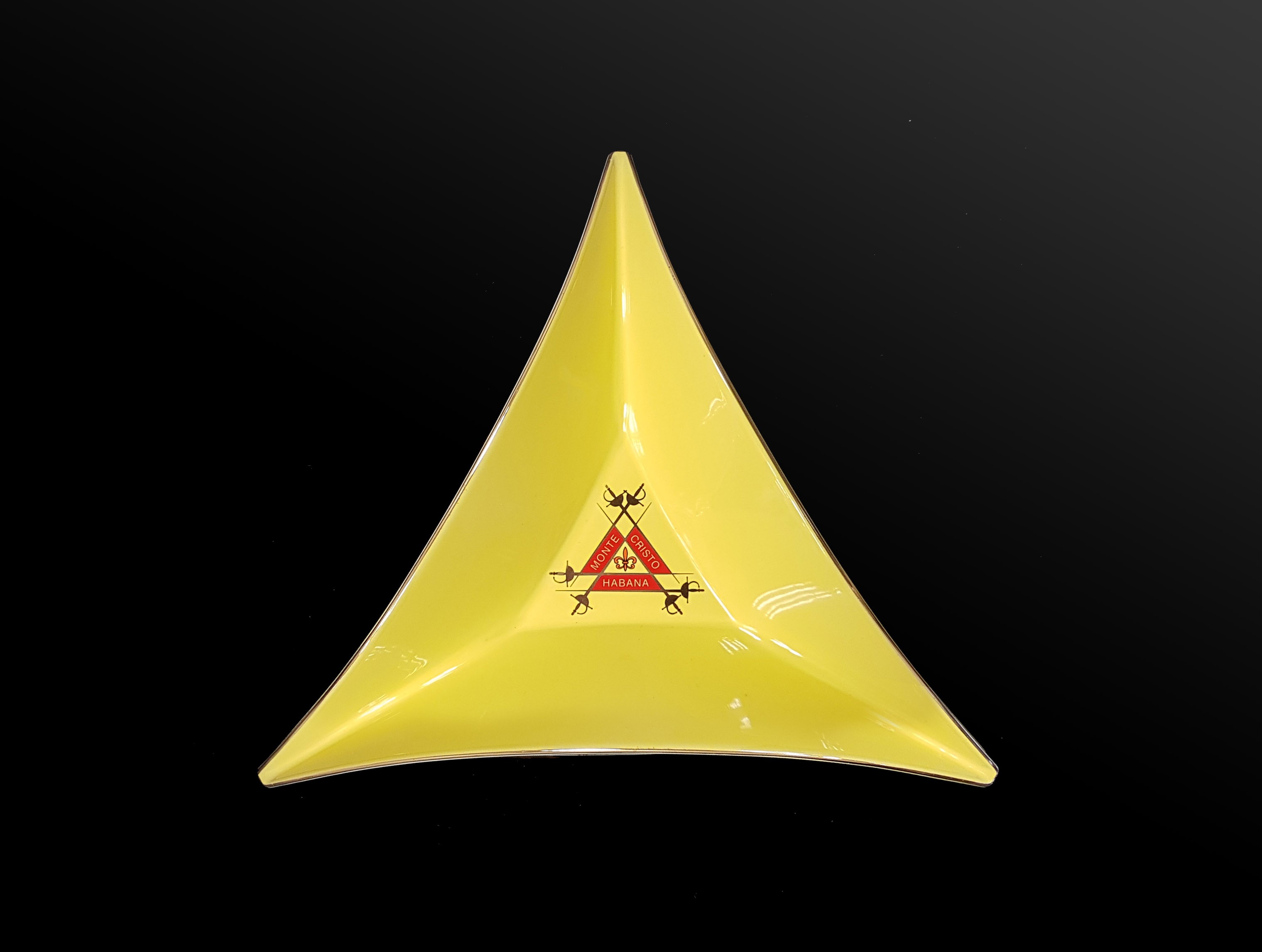 Porcelain ashtray MONTECRISTO Tricorn