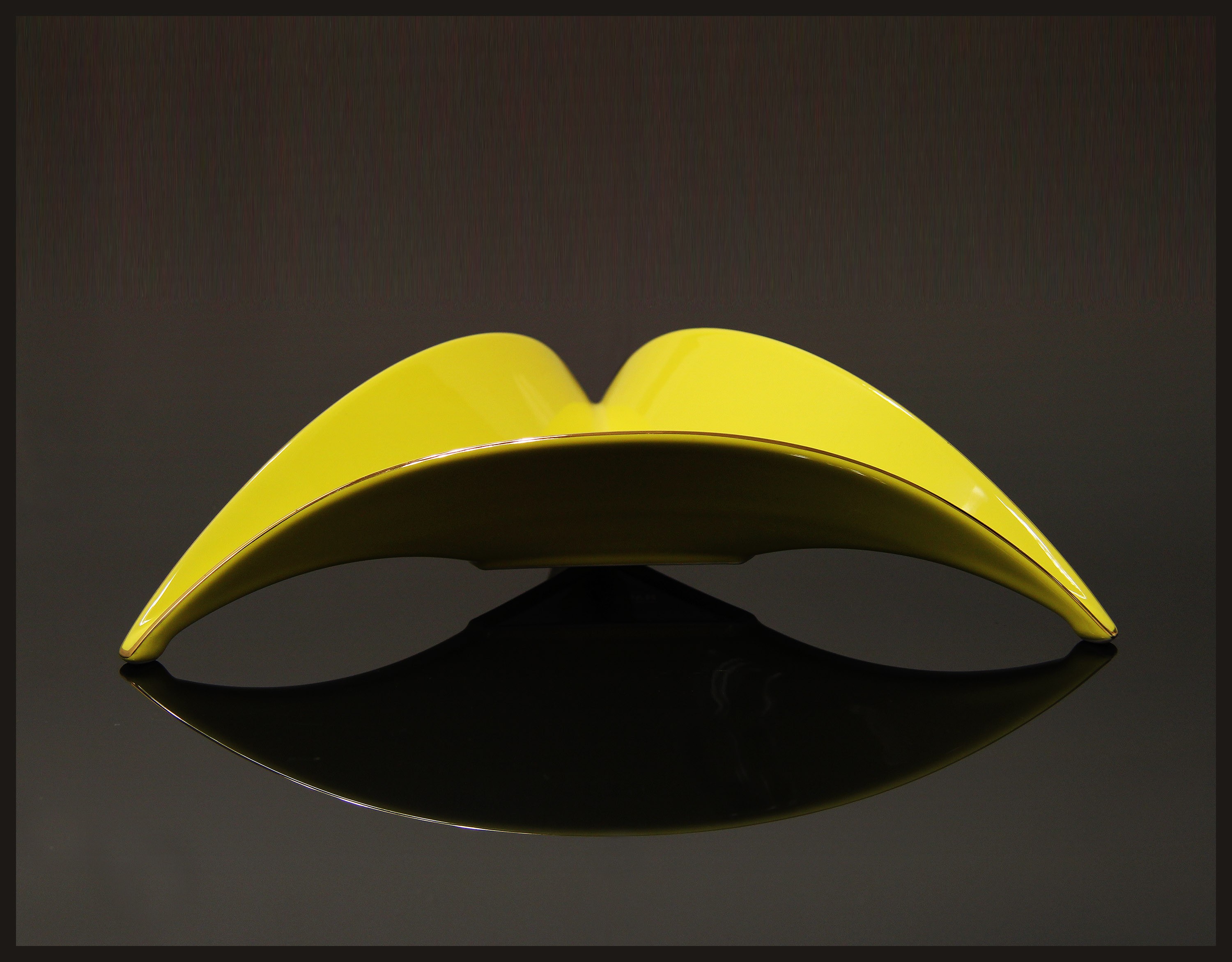Porcelain ashtray MONTECRISTO Tricorn