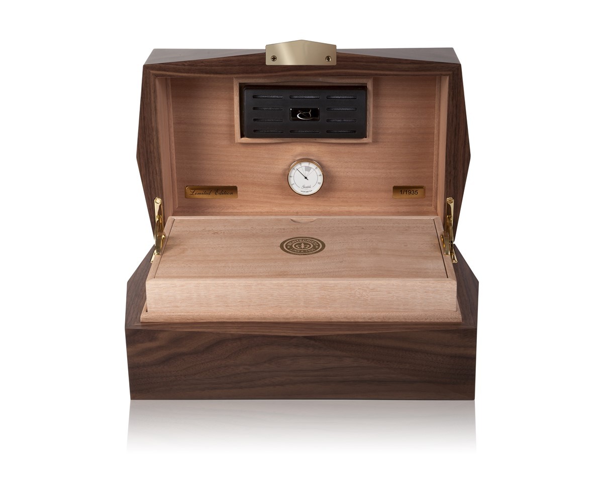 Limited edition Humidor MONTECRISTO Línea 1935