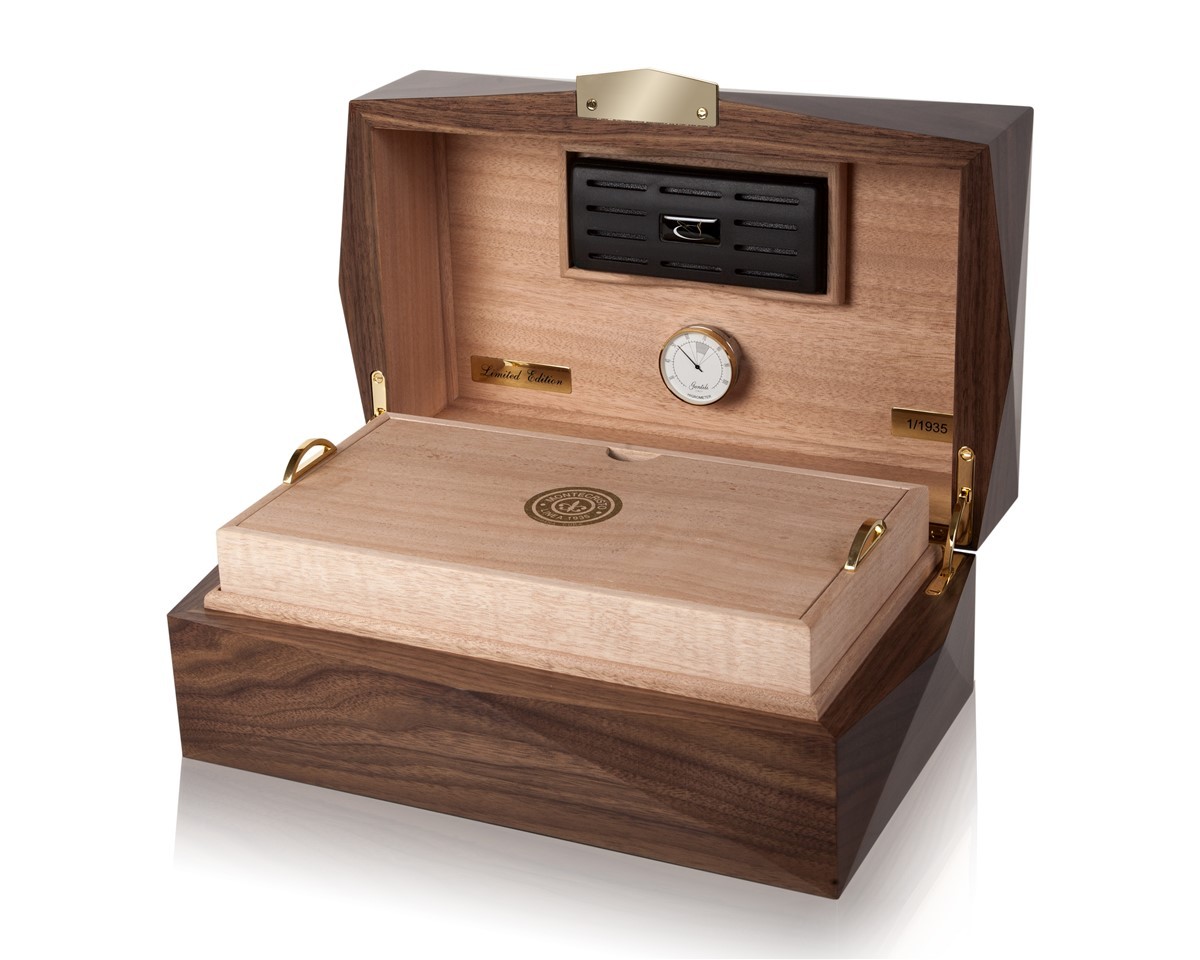 Limited edition Humidor MONTECRISTO Línea 1935